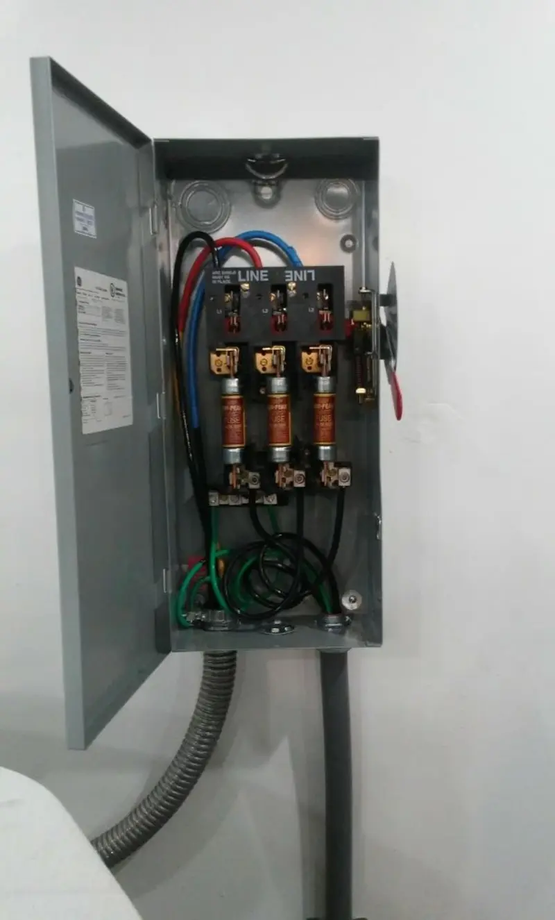 Three-phase disconnect switch installed for Smoke Detector Installation in Hope